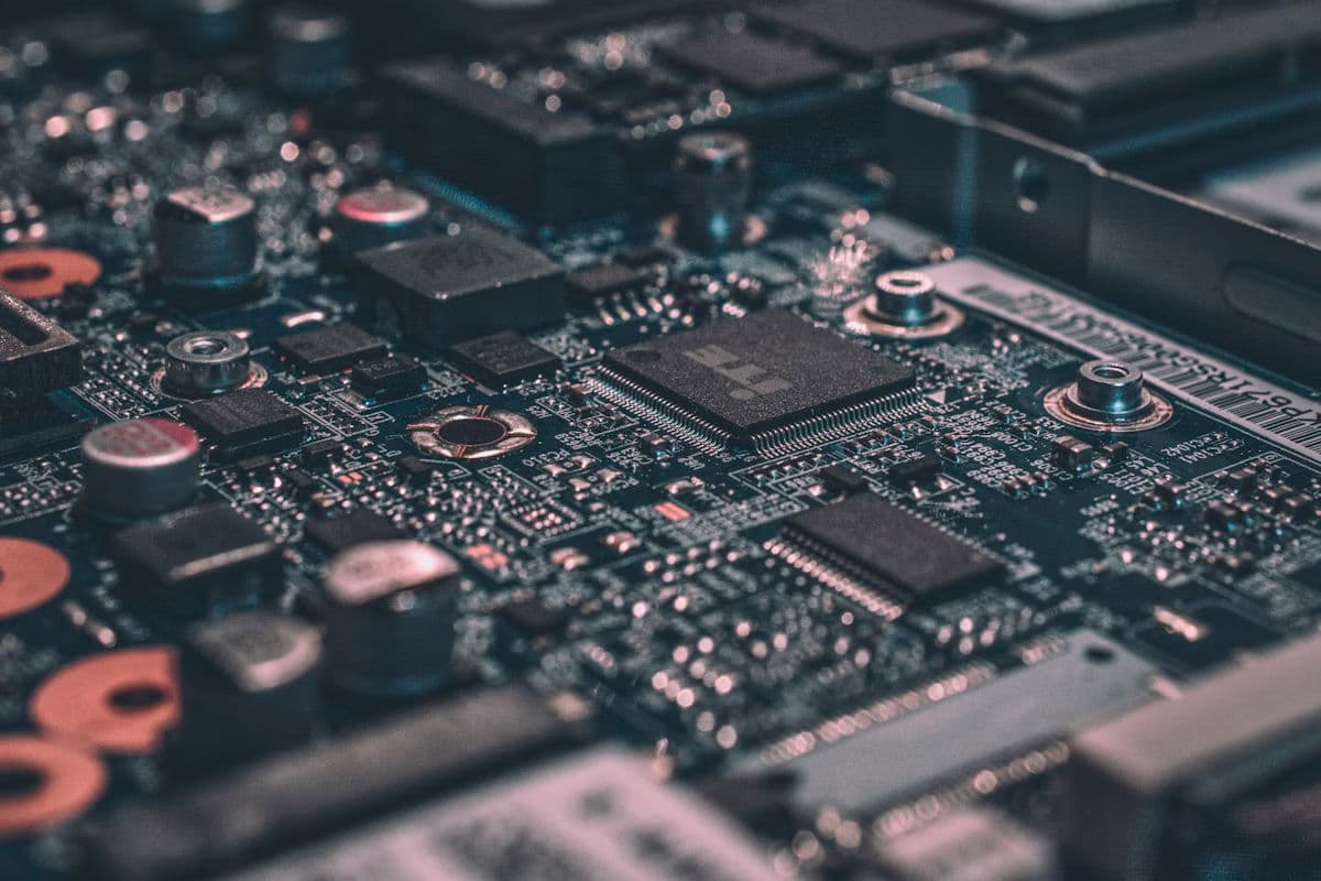 The Death of the Open Feed: Why Everyone is Retreating to Discord
