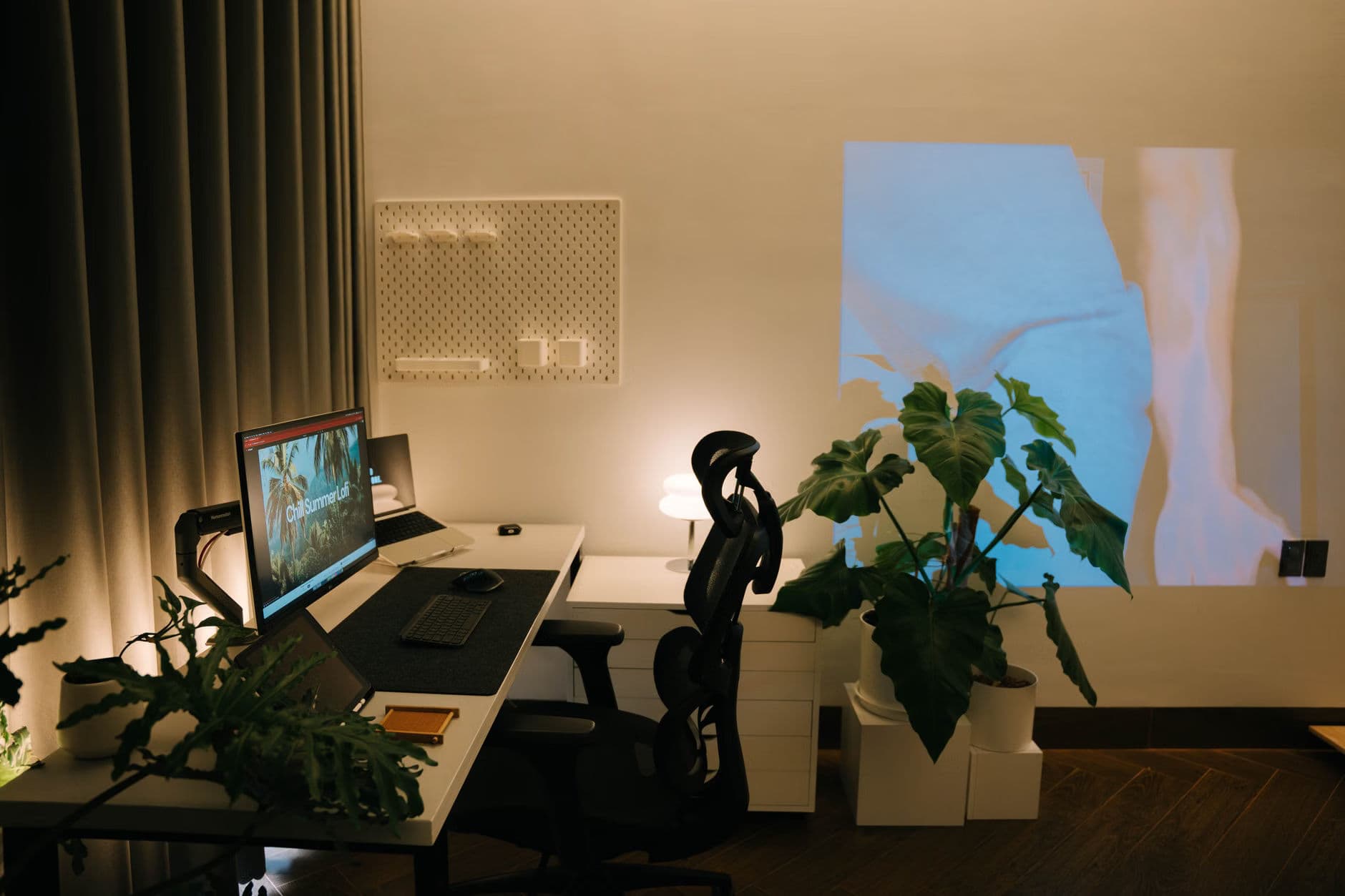 Is Windows 11 Still Worth It? The Truth About Performance, Bloatware, and the AI Revolution